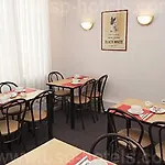 מלון Cosy Monceau 2*