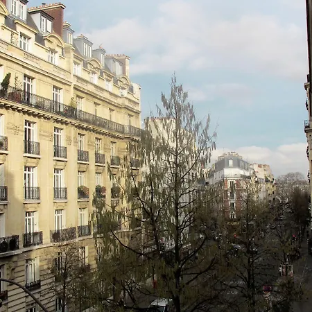 Cosy Monceau מלון