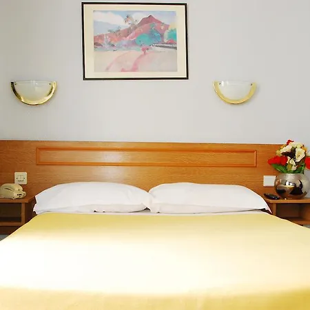Отель Cosy Monceau