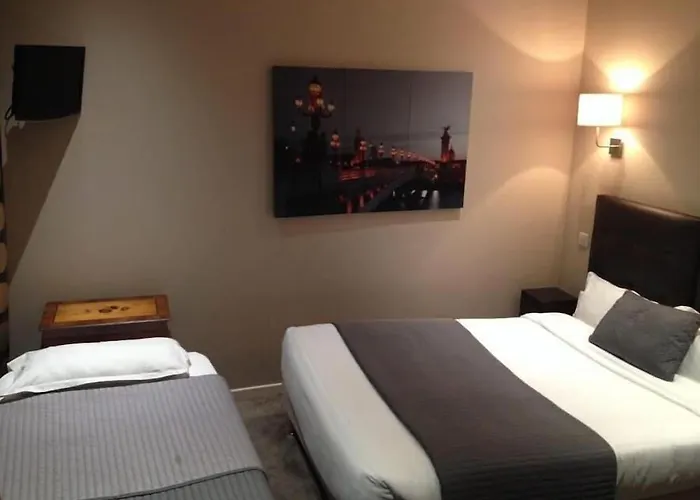 Cosy Monceau Hotel 2*