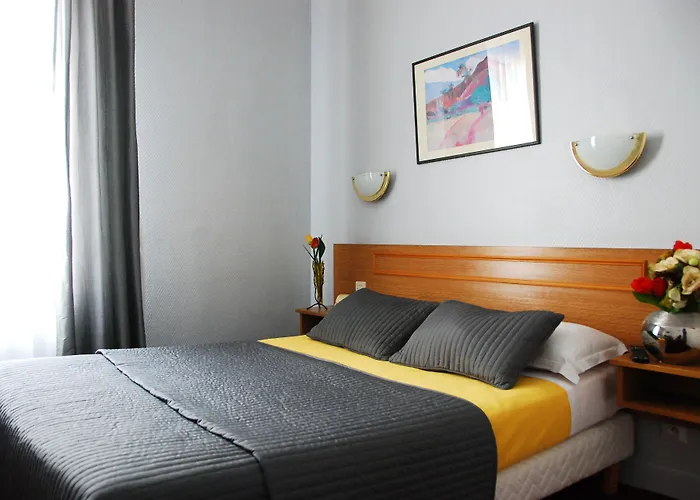 Cosy Monceau Hotel 2*